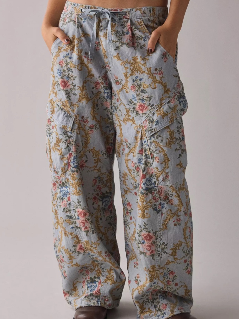 NWT Urban Outfitters BDG Baggy Barrel Leg Cargo Pants in Wallpaper Floral Print - Picture 1 of 3